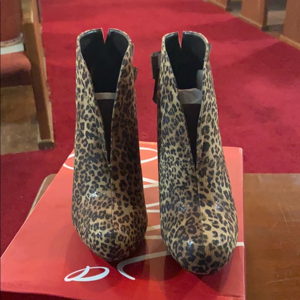 Size 6 cheetah print heels